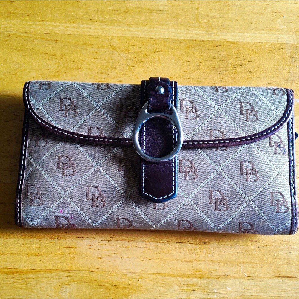 Dooney & Bourke Women’s Wallet, Leather Beige Brown Logo Pattern, Flap Closure